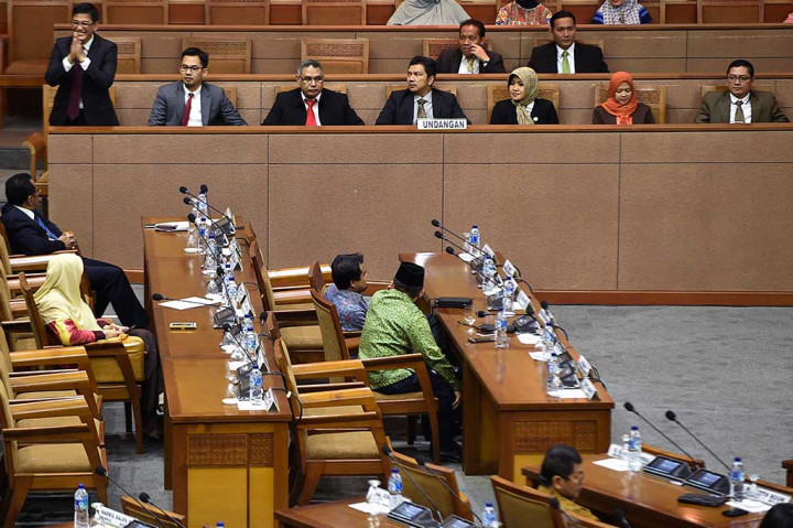 Komisioner KPI terpilih menghadiri Rapat Paripurna ke-33 Masa Persidangan V tahun 2015-2016 di Komplek Parlemen, Senayan, Jakarta, Rabu (20/7/2016). 