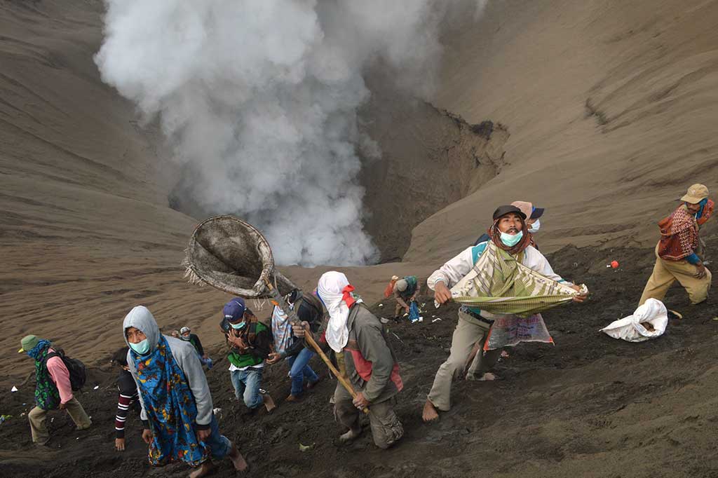 Para Pencari Rezeki Upacara Kasada