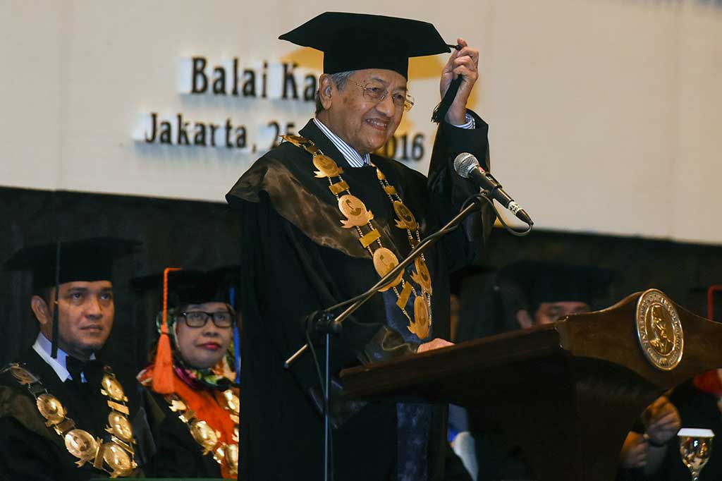 Mahathir Mohamad Orasi Ilmiah di UBK
