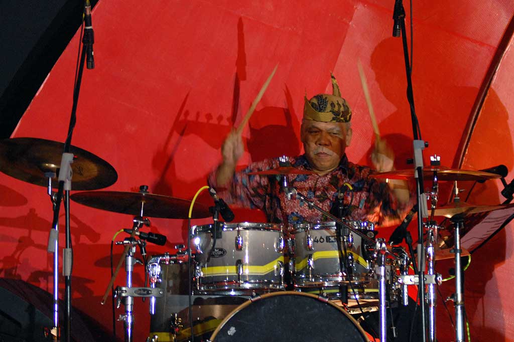 Menteri PUPR Unjuk Kepiawaian Menggebuk Drum