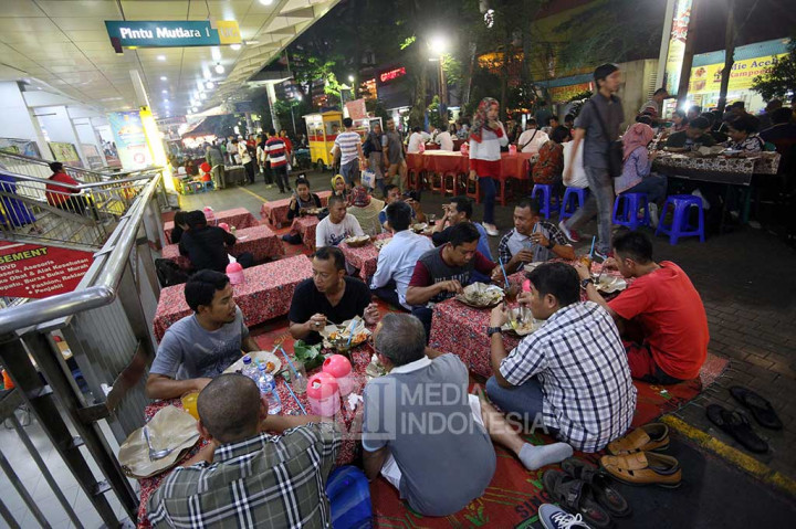 Kunjungi Wisata Malam dan Kuliner di Blom M Square