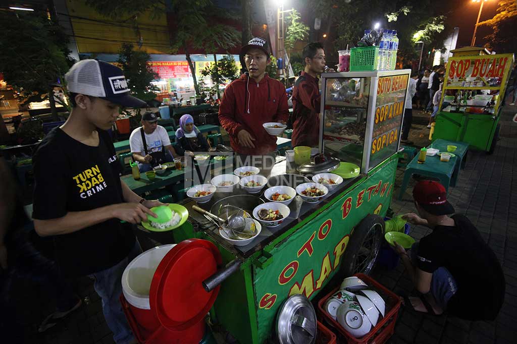 Kunjungi Wisata Malam dan Kuliner di Blom M Square