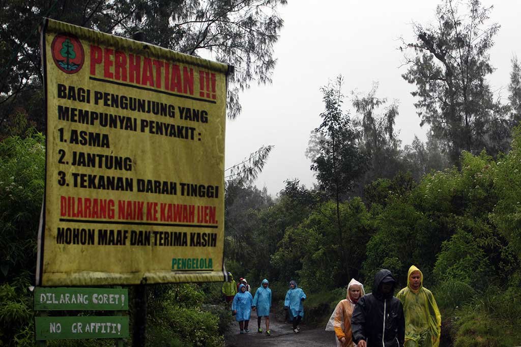 Meski Hujan, Pendaki Gunung Ijen Tetap Ramai