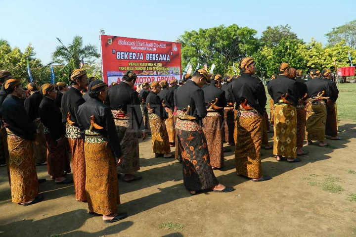 Busana Jawa Warnai Upacara Peringatan Hari Jadi Klaten