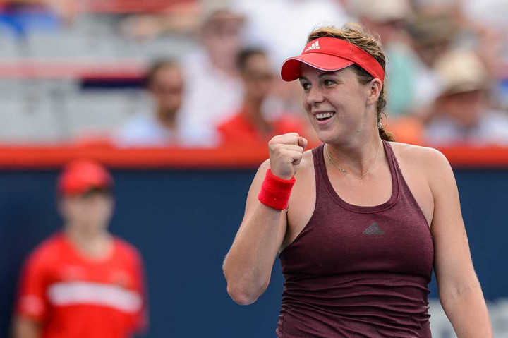 Pavlyuchenkova melakukan selebrasi usai menundukkan Radwanska. Unggulan 16 tersebut selanjutnya akan menghadapi pemenang antara Venus Williams melawan Madison Keys.