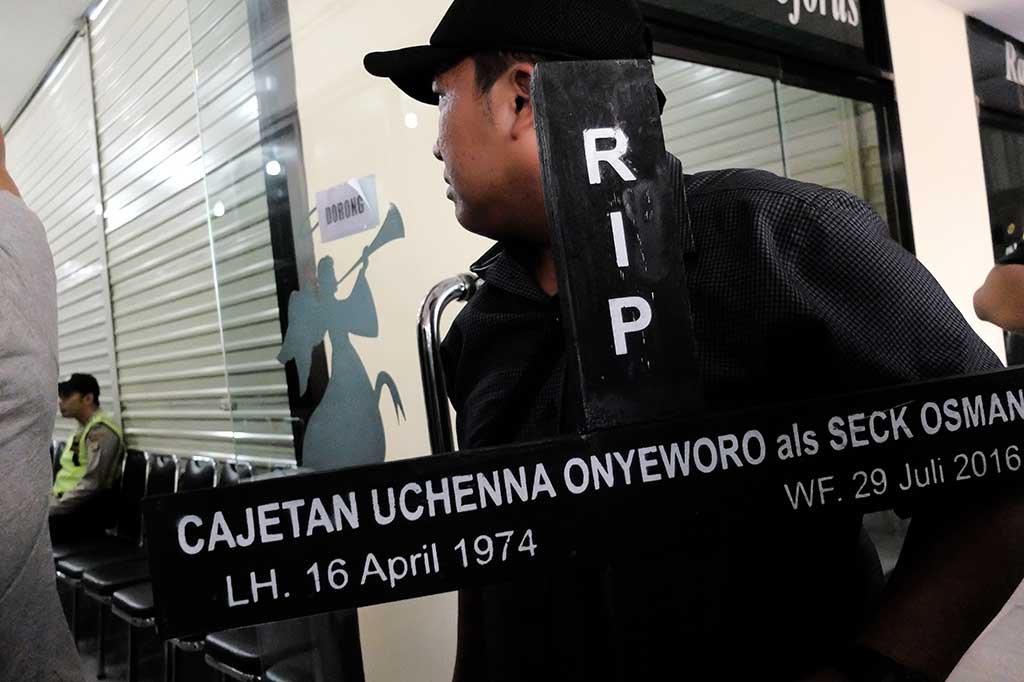 Jenazah Osmane akan diterbangkan ke Senegal pada Senin (1/8/2016) untuk dimakamkan.