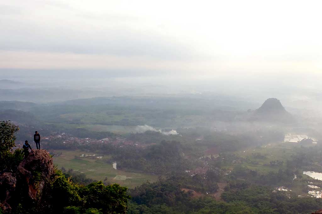Menikmati Keindahan Wisata Gunung Munara Bogor