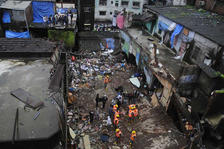 Bangunan Perumahan Runtuh, 9 Tewas