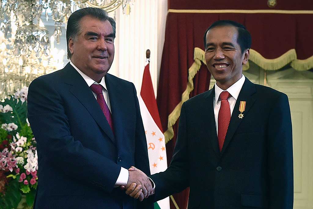 Presiden Jokowi menerima kunjungan Presiden Republik Tajikistan Emomali Rahmon di Istana Merdeka.