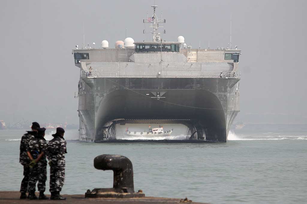Kapal Perang USNS Millinocket Tiba di Surabaya