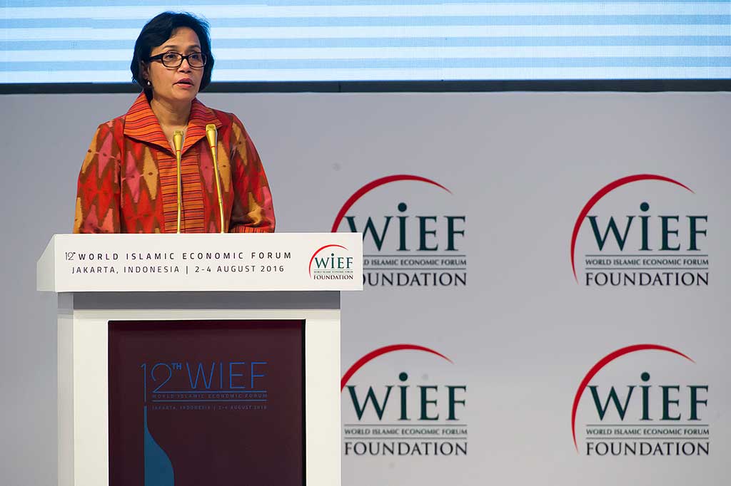 Menteri Keuangan Sri Mulyani Indrawati menyampaikan sambutannya pada acara penutupan WIEF ke-12 di Jakarta Convention Center, Jakarta, Kamis (4/8). 