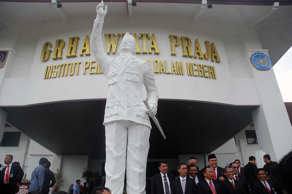 Peresmian patung Bung Karno ini dilakukan sebagai bentuk penghargaan kepada Presiden Pertama RI Soekarno, usai melantik dan mengukuhkan 1.921 ribu Pamong Praja Muda (PPM) Angkatan XXIII Tahun 2016.