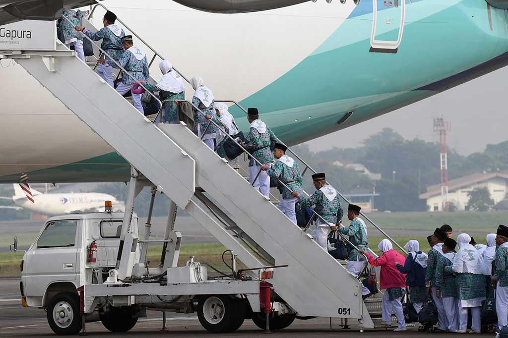 Jemaah Calon Haji Kloter Pertama Bertolak ke Tanah Suci