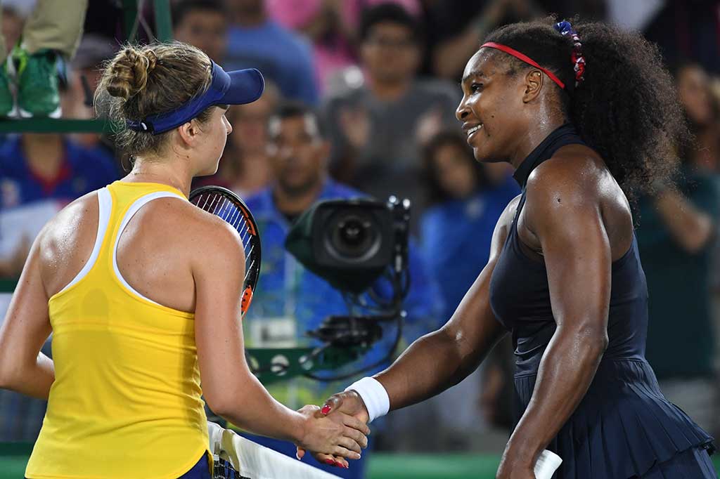 Serena memberi ucapan selamat kepada Svitolina.