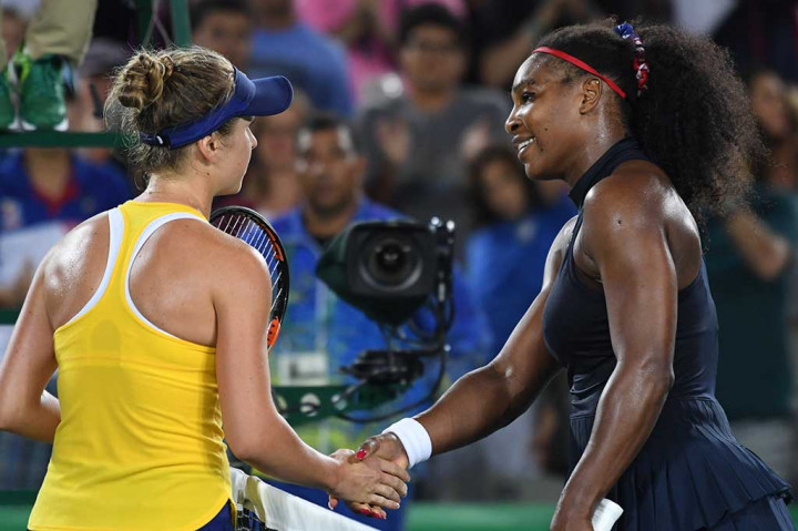 Serena memberi ucapan selamat kepada Svitolina.