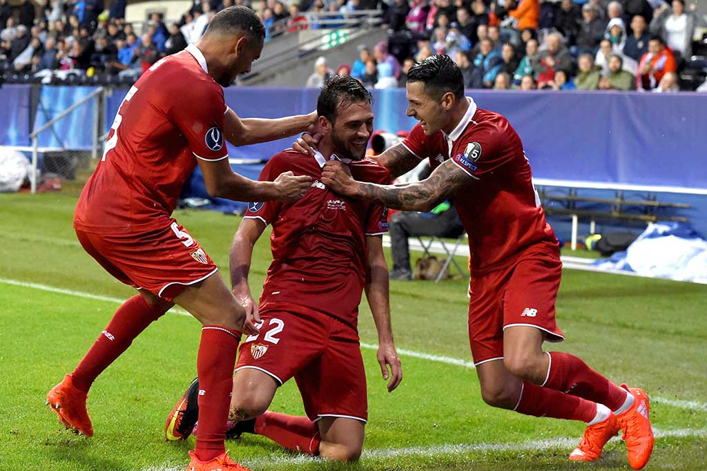 Namun Sevilla berhasil menyamakan kedudukan menit ke-41 lewat Franco Vazquez.