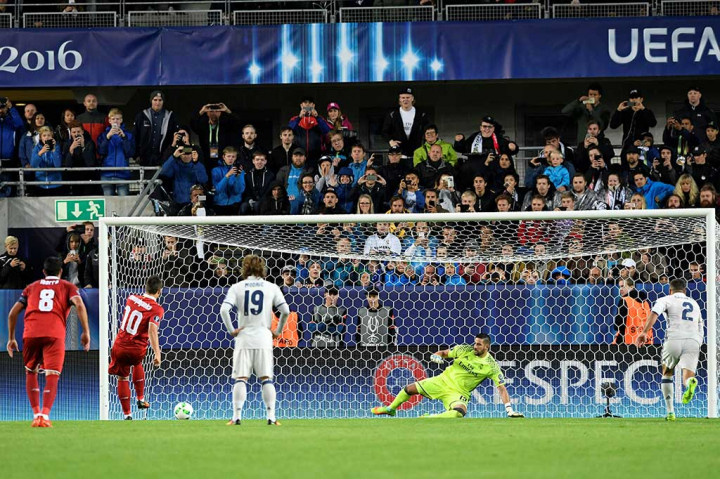 Sevilla bahkan berbalik unggul lewat eksekusi penalti Yevhen Konoplyanka menit ke72. Hadiah penalti diberikan setelah Vitolo dilanggar Sergio Ramos di kotak terlarang.