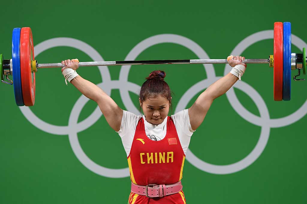 Dia juga mematahkan rekor dunianya sendiri dengan lebih 1kg di clean & jerk dengan angkatan 147kg dalam angkatan keduanya untuk membukukan total 262kg.