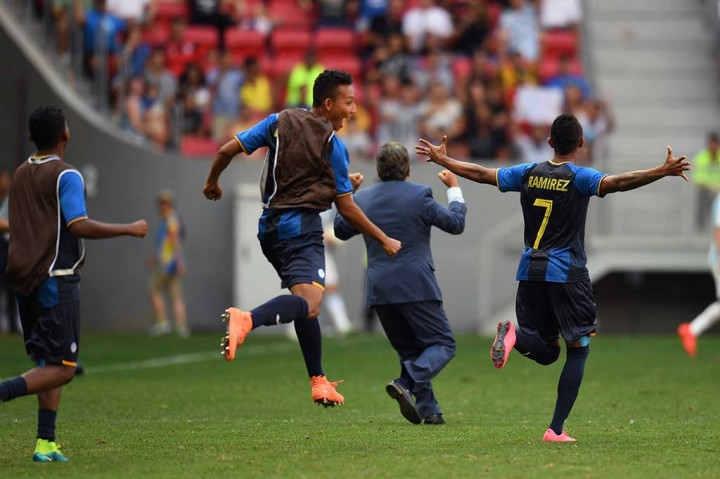Para pemain Honduras meluapkan kegembiraan mereka.