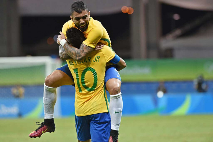 Mendominasi jalannya pertandingan, Brasil baru bisa membuka skor pada menit ke-26 lewat Gabriel Barbosa.
