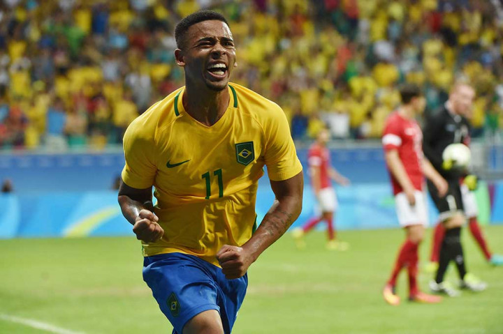 Gabriel Jesus menggandakan keunggulan menjadi 2-0 lima menit sebelum jeda.