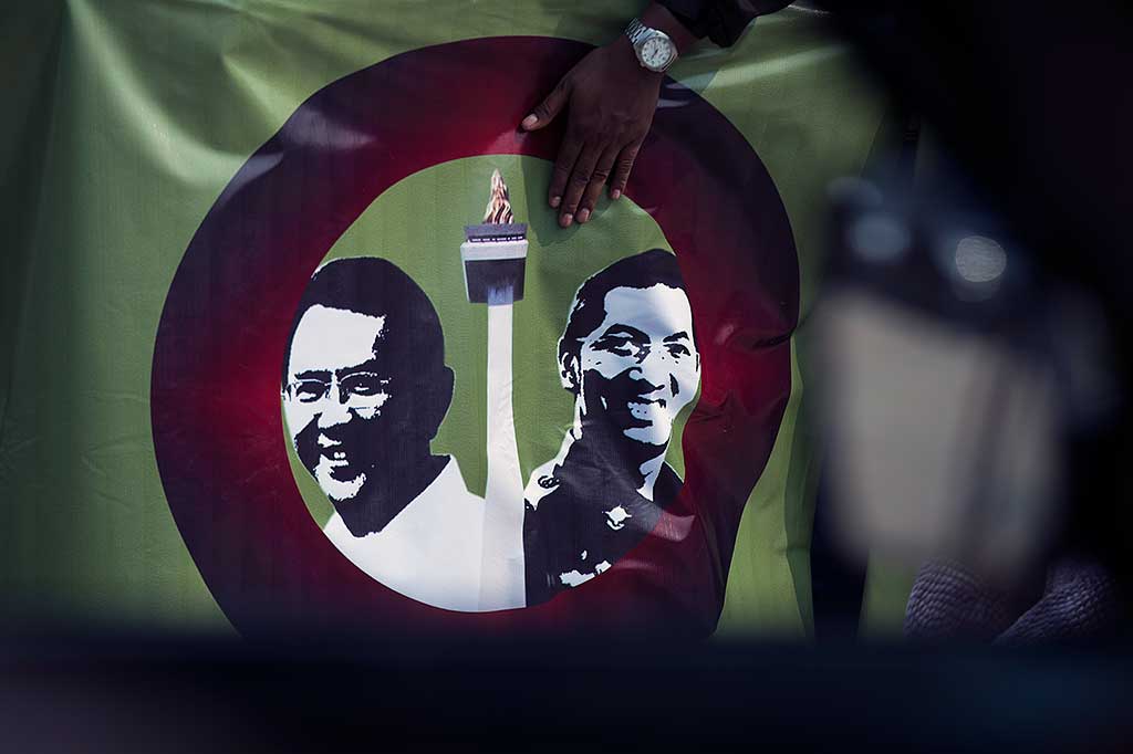 Massa Gelar Aksi Dukung Pasangan Ahok-Heru