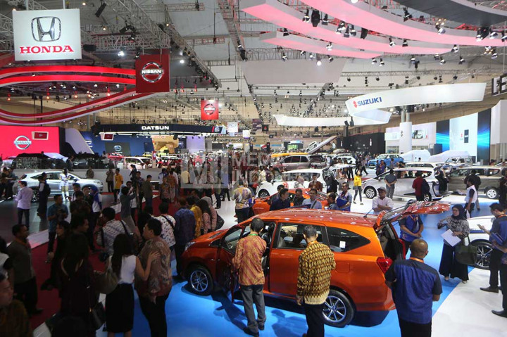 Antusias Pengunjung di GIIAS 2016