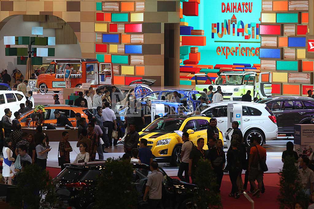 Antusias Pengunjung di GIIAS 2016