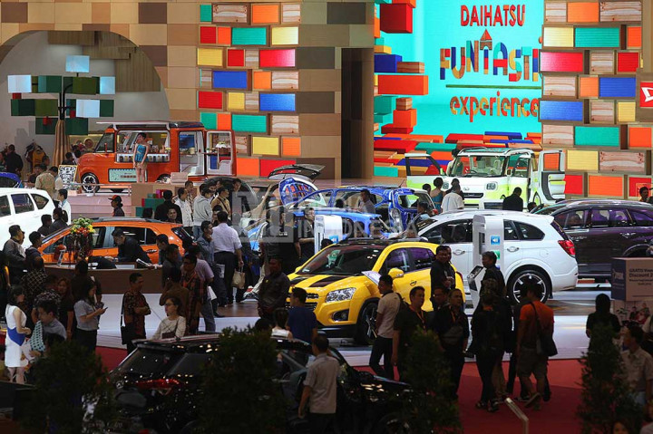 Antusias Pengunjung di GIIAS 2016