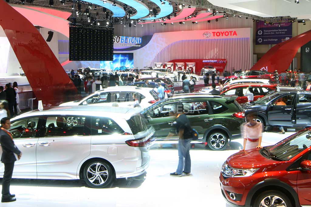 Antusias Pengunjung di GIIAS 2016