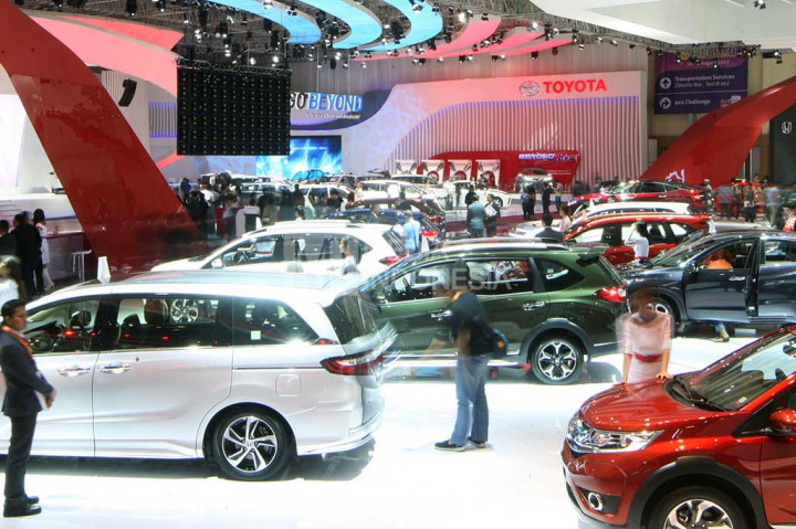 Antusias Pengunjung di GIIAS 2016