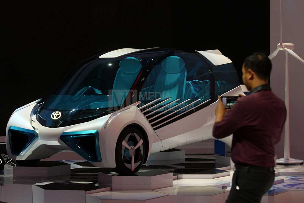 Toyota Tampilkan FCV Plus Concept