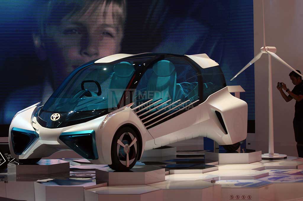 Toyota Tampilkan FCV Plus Concept