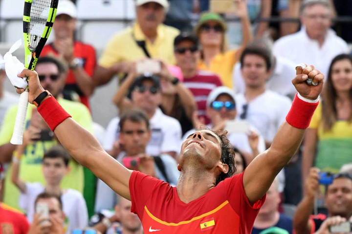 Nadal melakukan selebrasi usai menundukkan pasangan Kanada.