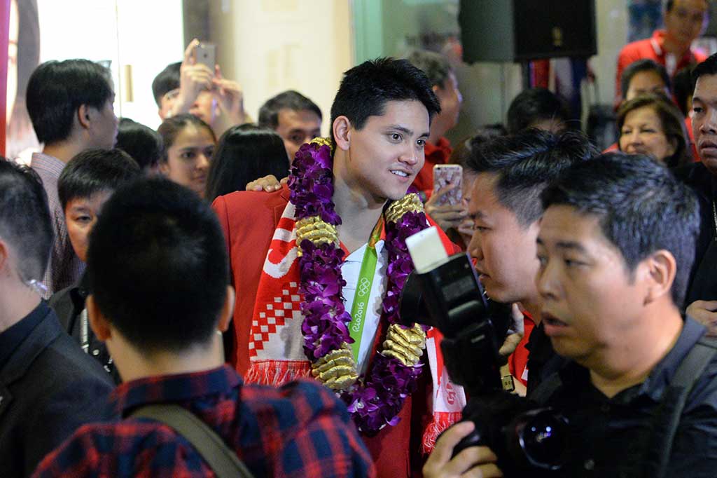 Dia menjadi penyumbang emas pertama bagi Singapura selama keikutsertaan di olimpiade.