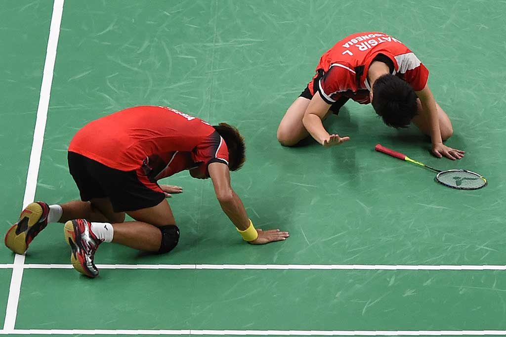 Tontowi/Liliana meluapkan kegembiraan mereka.