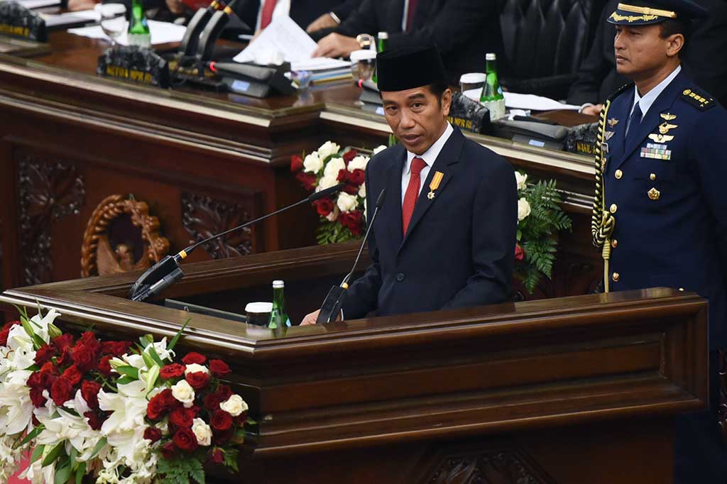Presiden Jokowi menyampaikan pidato.