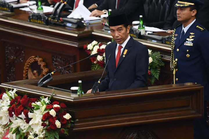 Presiden Jokowi menyampaikan pidato.
