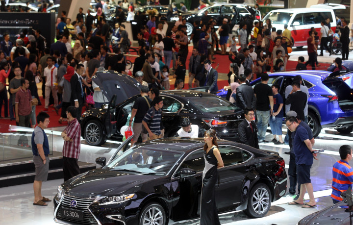 Lebih dari 300 mobil terbaru dari berbagai merk ternama serta ratusan industri komponen otomotif unjuk diri dalam pameran ini.