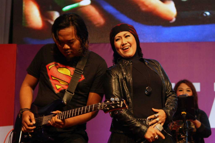 Mel Shandy Hibur Warga Kediri