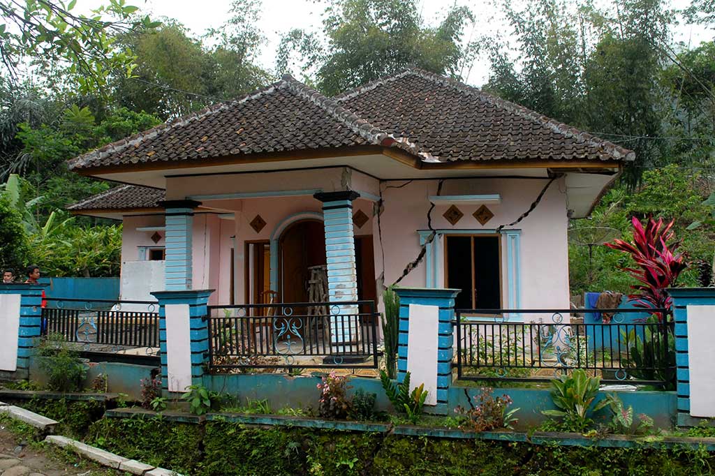 Bencana pergerakan tanah terjadi sejak Selasa (19/7/2016) hingga Kamis (18/8/2016).