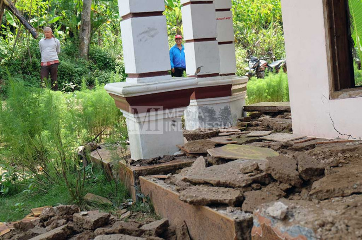 Pemerintah Kabupaten Sukabumi masih mencari lahan yang cocok untuk dijadikan tempat relokasi permukiman warga yang terkena dampak bencana pergerakan tanah.