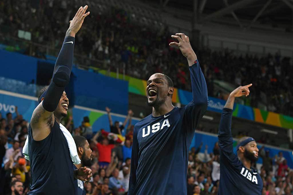 Sementara kapten tim Carmelo Anthony memenangi medali emas ketiganya.