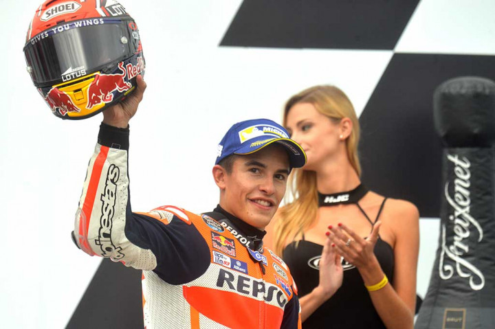 Marquez masih memimpin klasemen kejuaraan dengan 197 poin setelah 11 dari 18 seri balapan, diikuti Rossi dengan 144 poin dan Jorge Lorenzo dengan 138 poin. 