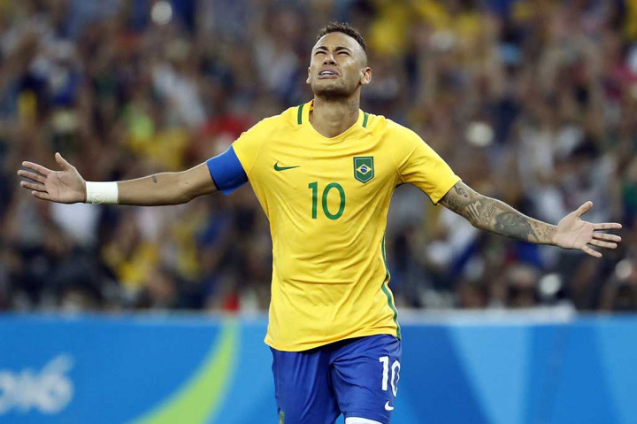 Kapten Brasil Neymar berurai air mata setelah mengantarkan timnya merebut medali emas.