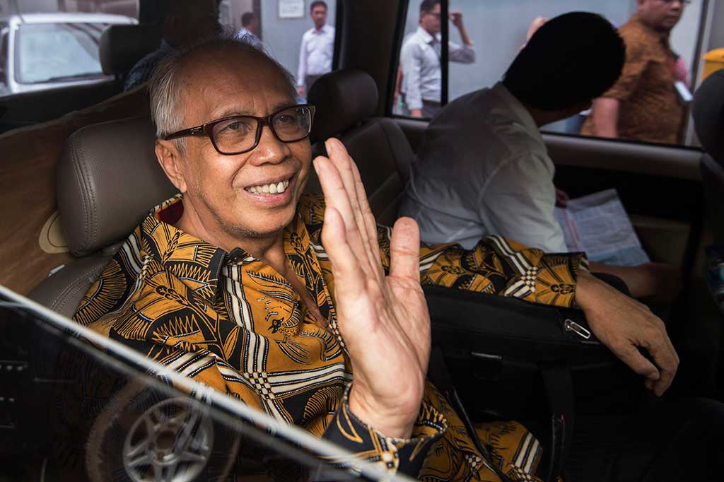 OC Kaligis memberikan keterangan kepada wartawan sebelum menuju Lapas Sukamiskin di halaman Kantor KPK, Jakarta, Kamis (25/8/2016).