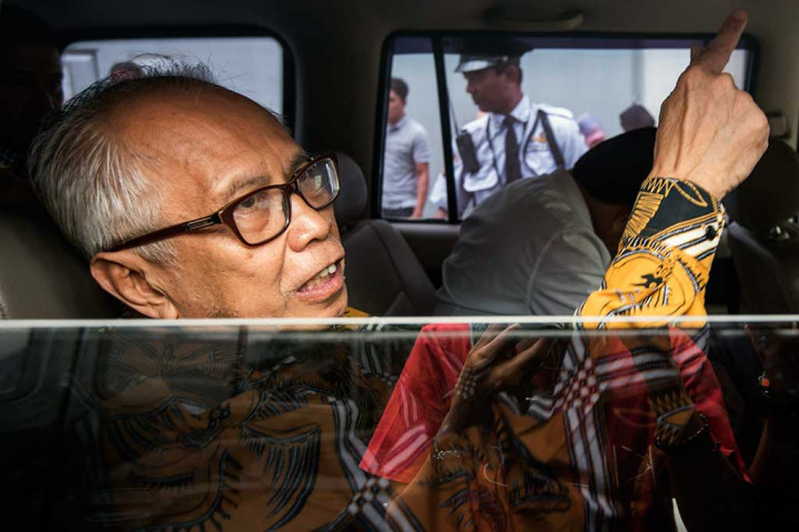 OC Kaligis menyatakan akan mengajukan PK atas putusan Mahkamah Agung yang menolak permohonan kasasinya.