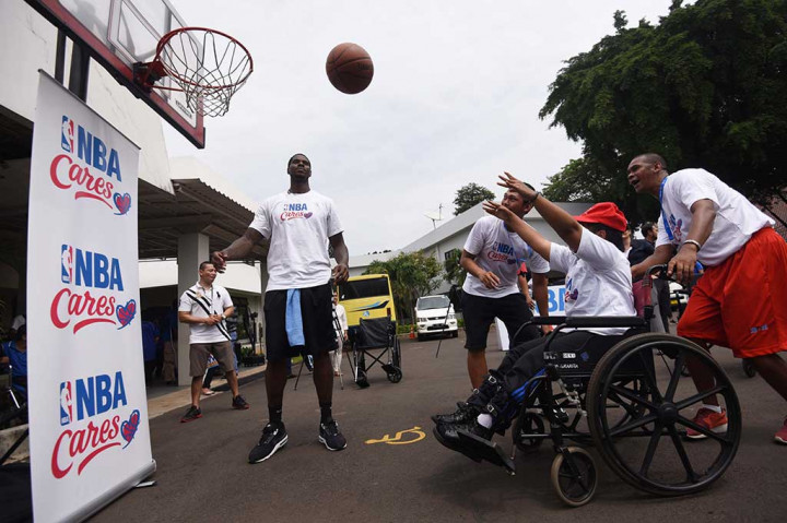 Pemain NBA Latih Penyandang Disabilitas