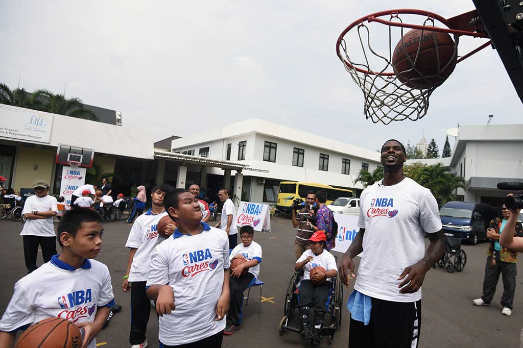 Pemain NBA Latih Penyandang Disabilitas