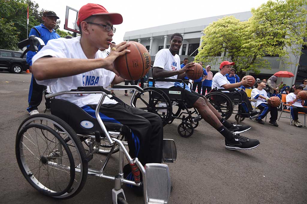 Pemain NBA Latih Penyandang Disabilitas